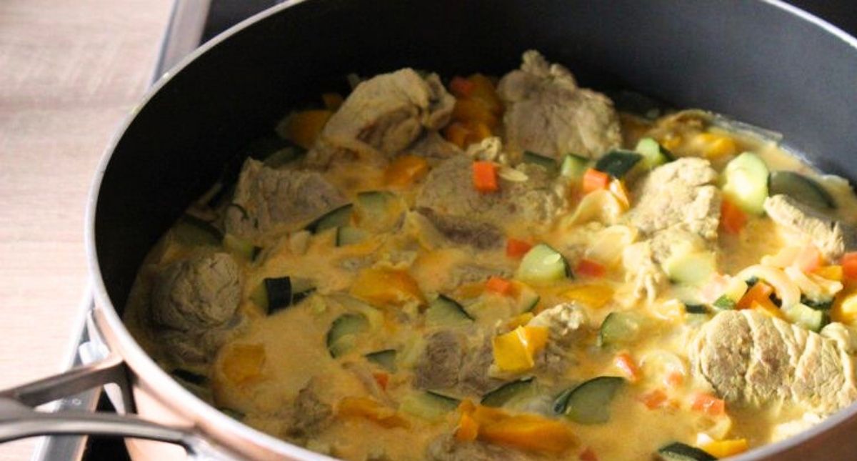 Sauté de porc au curry doux et lait de coco : une évasion gustative